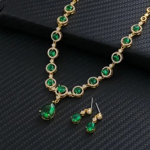 Choosing Your Wedding Jewelry: 5 Breathtaking Color Palettes for 2025