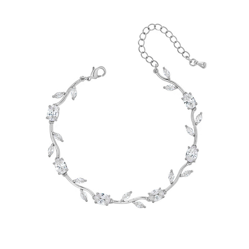 Decorative bracelet with an extender chain